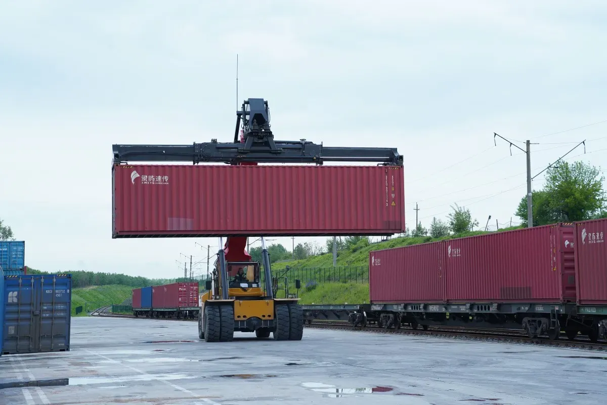 vasilyok-v-pole-logistiki-kak-otpravit-gruz-v-sostave-sbornogo-kontejnernogo-poezda-4