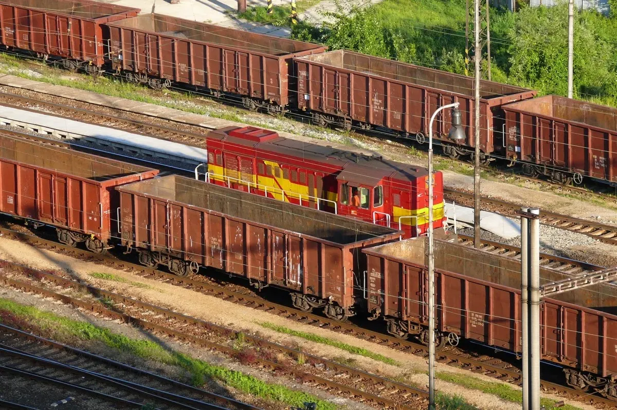 zvr-pribavili-bolee-dollar1-mlrd-rynok-novyh-avto-pobil-rekord-eksport-vyros-na-23percent-dajdzhest-2