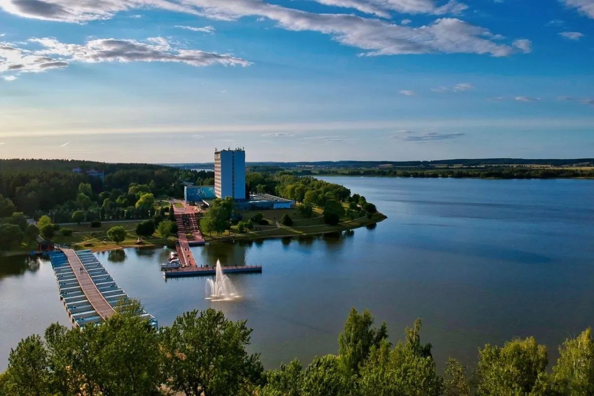 srednyaya-zarplata-padaet-vtoroj-mesyac-podryad-a-eabr-obuyasnil-pochemu-rastet-vvp-dajdzhest-4